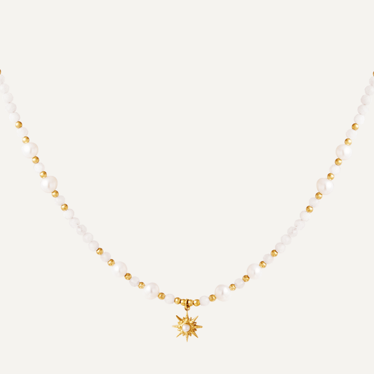 Collana Speranza con pendente a forma di stella impreziosita da perle d'acqua dolce, Realizzata in acciaio inossidabile, Finitura oro - Trinwel.com